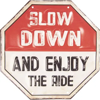 Plechová cedule Barevná kovová cedule SLOW DOWN s úmyslným odřením - 30*30 cm
