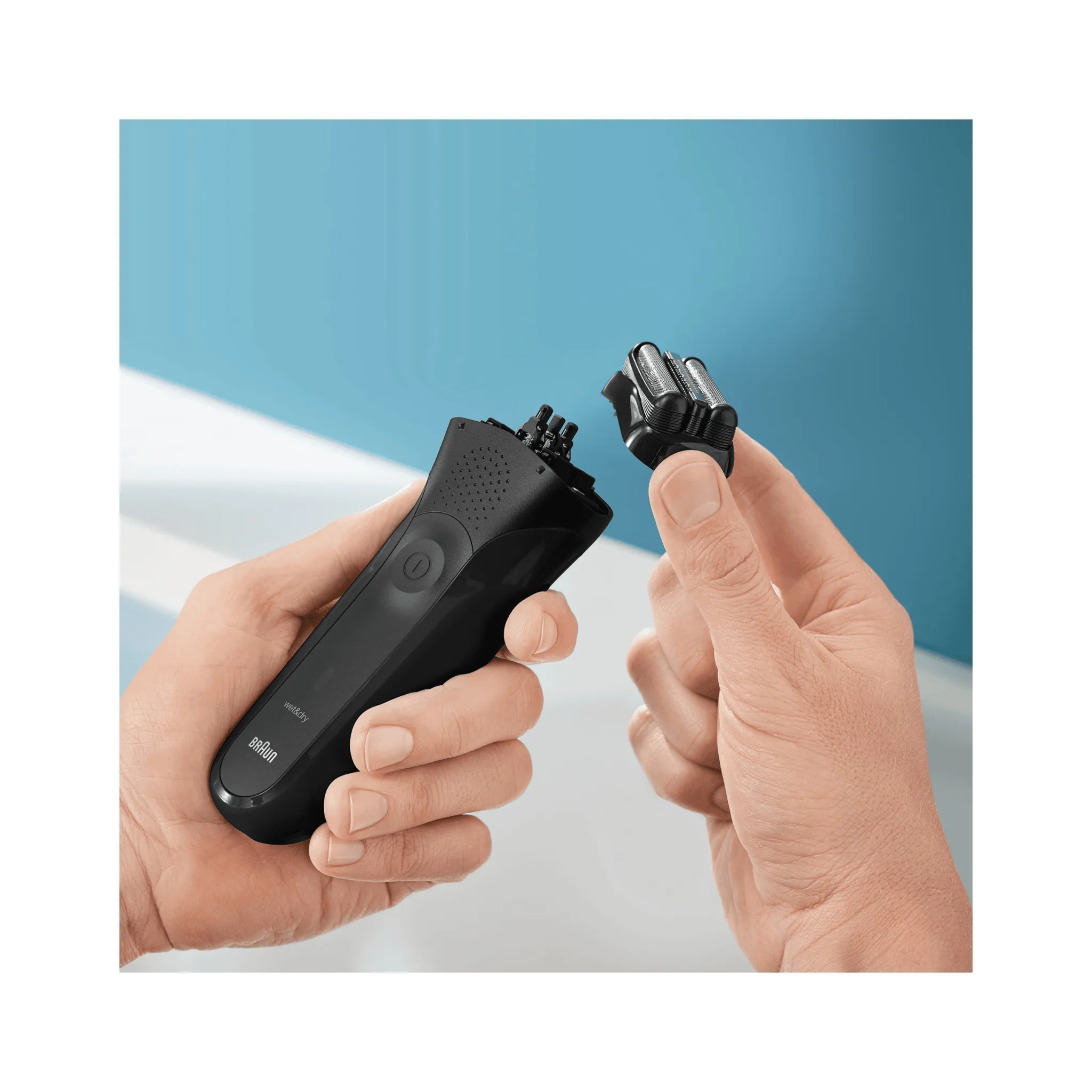 Fotografie 3 - Holicí strojek Braun Series 3 300s černý