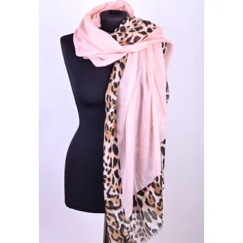 Šátek Šátek v lososvé barvě se zvířecím vzorem SA19