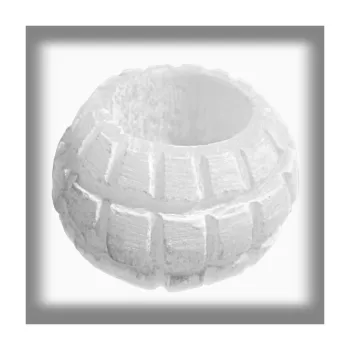 Svícen Salts Selenitový svícen kulatý řezaný na čajovou svíčku bílý 7 cm