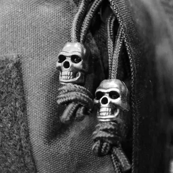 karabina Korálek LEBKA plastový provlékací na šnůrku STŘÍBRNÝ