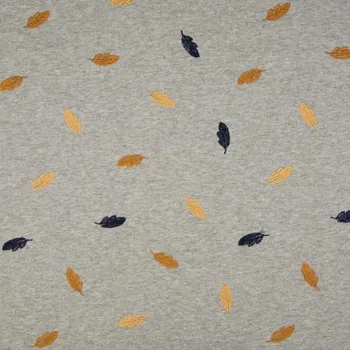 Teplákovina nepočesaná šedá, vyšívaná okrová a modrá peříčka, š.150