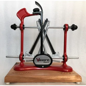 V-Sharp Classic II ELITE Red diamantový ostřič s dřevěným podstavcem DÁREK NŮŽ+FIX (Ostřič nožů V-Sharp Classic II ELITE červené lakování. Volitelně nastavitelné úhly 30, 25 a 20 stupňů. Přírodní diamant a nastavitelný přítlak pružin. Odolná kovová konstr