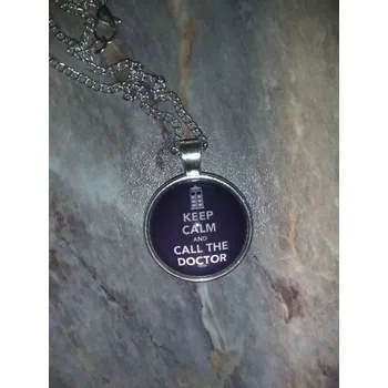 Seriál Doctor Who náhrdelník Keep Calm and Call The Doctor temněmodrý