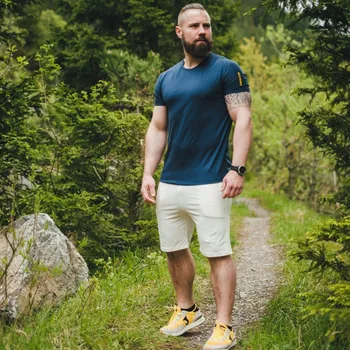 Pánské kraťasy Smetanové pánské sportovní kraťasy Velikost: XL