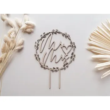 Svatební dekorace Dřevěný zápich - Mr a Mrs se srdíčkem v kruhu lístečky