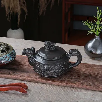 Konvice na čaj Ručně vyráběná čajová konvice Yixing Purple Clay – Lev a drak (černá)