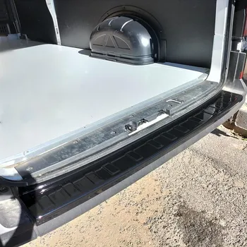 Nárazník Plastový kryt zadního nárazníku Volkswagen Crafter II -- od roku výroby 2017- (černý lesk)