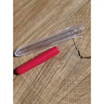 Navlékač nití délka 85 mm v plastovém pouzdře barva červená