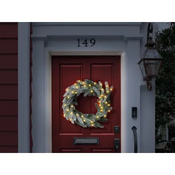 Vánoční dekorace Vánoční věnec zelený syntetický materiál ⌀ 60 cm závěsný se světly umělý sníh dekorativní doplněk výzdoba Beliani