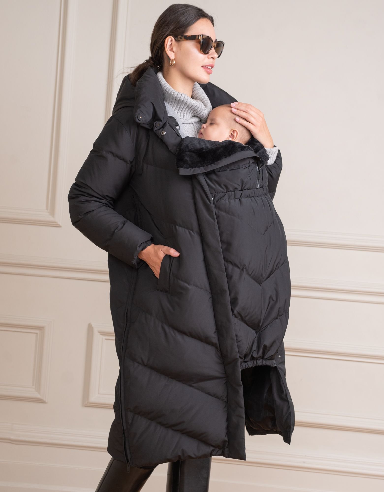 Seraphine Zimní těhotenský a nosící kabát 3v1 Chevron Puffer černý péřový multifunkční Velikost: 2XL