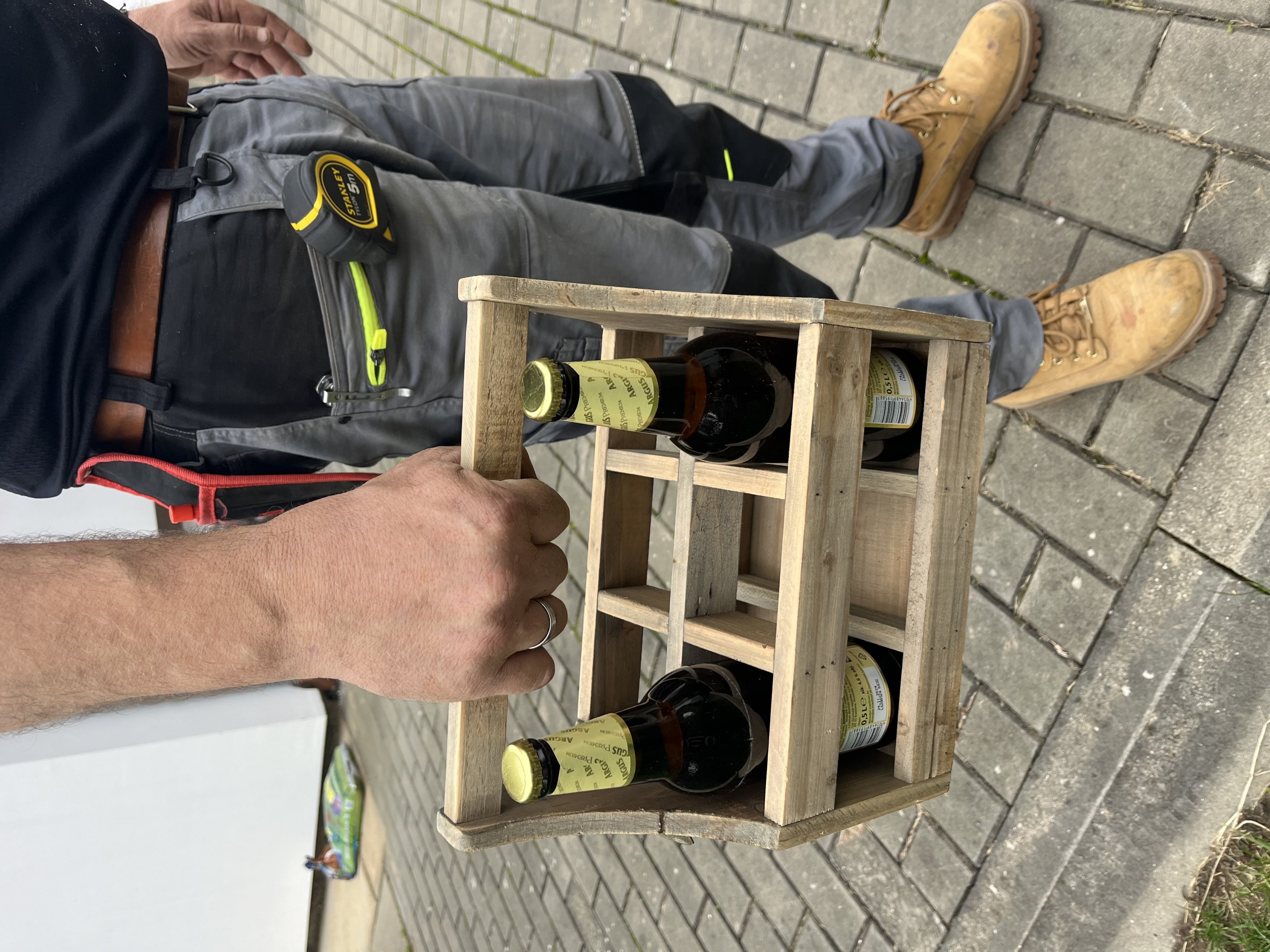 Nosič piva s otvírákem