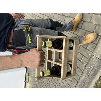 Zahradní dekorace Nosič piva s otvírákem