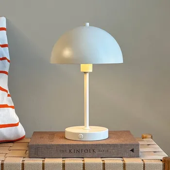 Lampička Nabíjecí stolní lampa Dyberg Larsen Stockholm, perleťově bílá - Délka připojovacího/nabíjecího kabelu 180 cm 1 x 3 W LED - Doprava zdarma