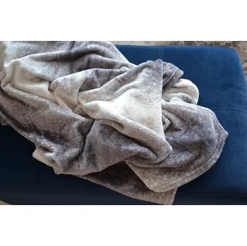 Ložnicová sestava Nábytek PEGAS s.r.o. Přikrývka Cozyfur 150x200