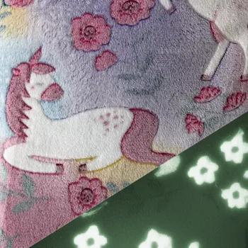 Wellness Fleece svítící ve tmě Koník, květy (E) (Hřejivý wellness fleece)