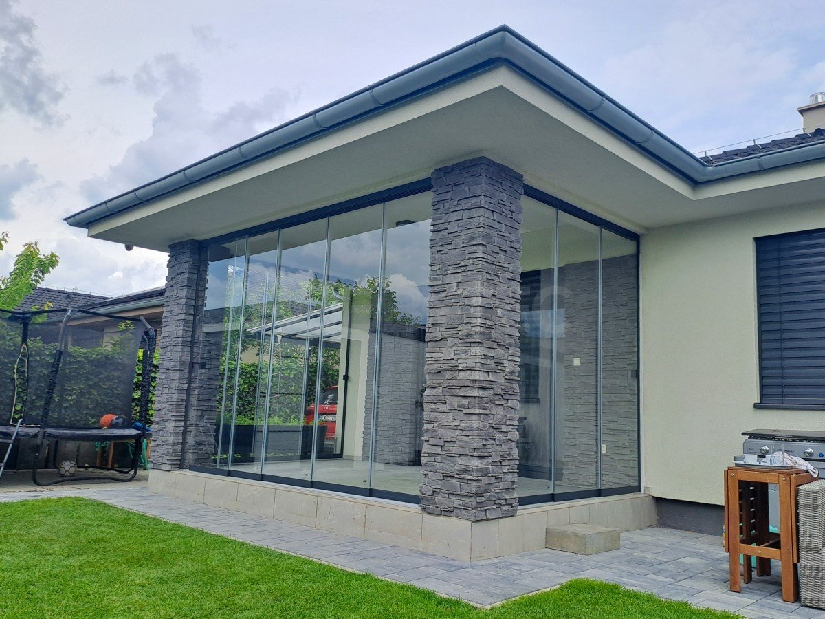 Zasklení terasy VG17 se sklem bez rámu