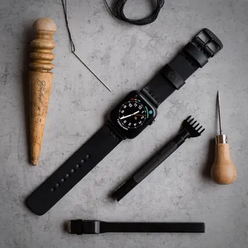 Řemínek na hodinky KOŽENÝ ŘEMÍNEK NA APPLE WATCH MASTER - ČERNÝ STŘÍBRNÝ, 44 / 45 / 46 mm Vidra Brand