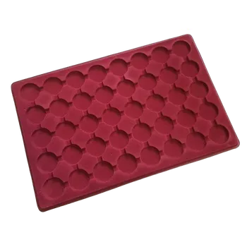 Obal pro sběratelský předmět Schulz ČR Plato (kazeta) na mince potažené vínově červeným sametem s průhledným krytem - 40 polí o průměru 32 mm