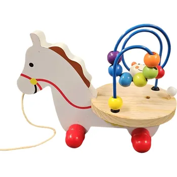 Dřevěná hračka Leventi Dřevěný tahací kůň s korálkovým bludištěm.