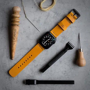 Řemínek na hodinky KOŽENÝ ŘEMÍNEK NA APPLE WATCH MASTER - HOŘČICOVÝ ČERNÝ, 44 / 45 / 46 mm Vidra Brand