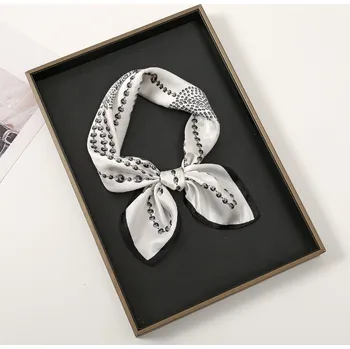 Šátek Hedvábný šátek Náhrdelník - bílý 53x53 cm v dárkovém balení, HEDVÁBNÝ SVĚT