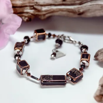 Náramek Lampglas Náramek Black Widow s unikátním zdobením v perlách Lampglas