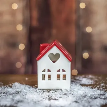 Svícen Domeček keramický svícen se srdíčkem