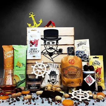 Dárkový potravinový koš Bedna s páčidlem a rumem Pampero Aniversario | Dárek pro muže | Dárkové balení s rumem