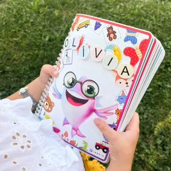 Samolepící dekorace INSPIO Šablona Interaktivní XXL Montessori kniha pro děti - 233 doplňků na 64 stranách 16x22 modrá, rudá, fialová, plnobarevný motiv, tyrkysová