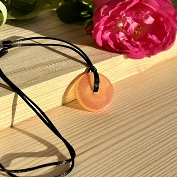 Náhrdelník Atelier Fantazie - Přívěsek - Donut na šňůrce X - 54010