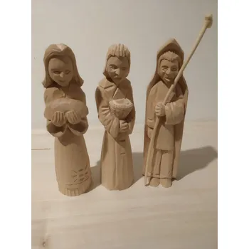 Betlém 3 figurky - žena s bochníkem chleba, muž s mísou a pasáček s holí - 15 cm vysoké