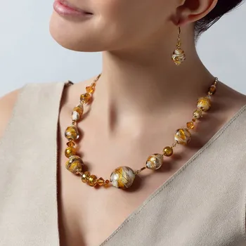 Náhrdelník Lampglas Náhrdelník Amber Desire s 24karátovým zlatem a ryzím stříbrem v perlách Lampglas