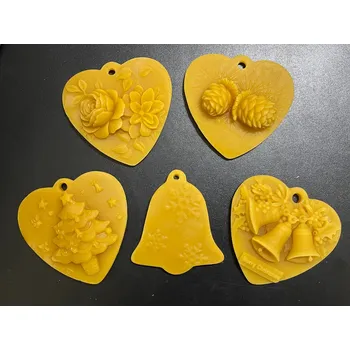 Vánoční ozdoba Ozdoby ze včelího vosku, Motiv: Srdce se stromečkem