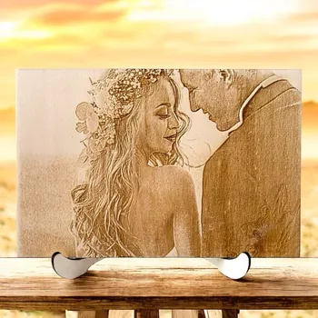 Gravírovaná fotografie se stojánkem Velikost: 20x30 cm