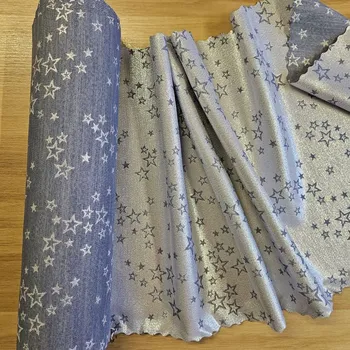 Vánoční dekorace Vánoční běhoun stříbrné hvězdy na modré cena za 1 metr Český výrobce