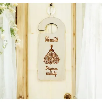 Svatební dekorace Dřevěná visačka na kliku nevěsta