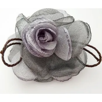 Brož Květina se stužkou - brož šedá