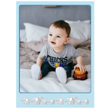 Fotokniha Vyrobte si nejlepší fotoknihu online rychle v modrém designu do 24 hod. Formát A4 na výšku.