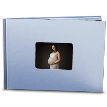 Fotokniha Fotokniha online. Skvělá akce na fotoknihu A4 na šířku a desky modré - motiv elegantní černá