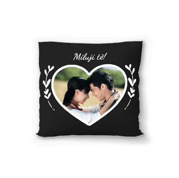 Polštář Černý polštář s vlastní fotografií. Srdíčkový motiv s vlastní fotografií