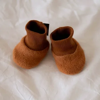 Capáčky Capáčky pro miminko / bio bavlněný beránek karamelový Velikost capáčků: 0-3 měsíce