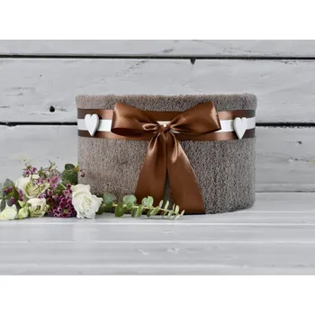 plenkový dort dortNEdort Jednopatrový ručníkový dort pro babičku Barva: Hnědá s tmavě hnědou mašlí 153_HNE2