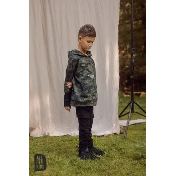 Chlapecké tepláky černé s bočními kapsami - 116/122