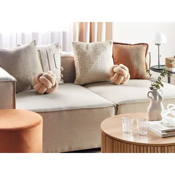 Sada 2 dekorativních polštářů béžové buklé v tvare uzlu 19 x 19 cm plyšové dekorační moderní design Beliani