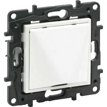 vypínač Vývodka kabelová Legrand Niloé Step bílá