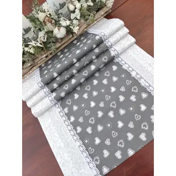 Vánoční dekorace Běhoun vánoční - stříbrná srdce na šedé lemovaná stříbrnými ornamenty na bílé