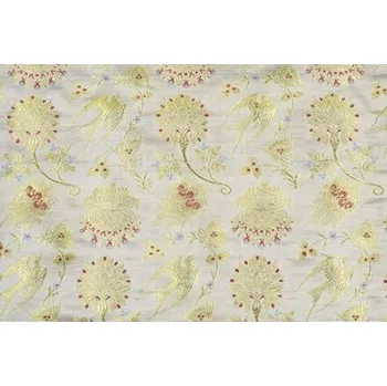 Brokát vlaštovky a zářící oblaka, ručně tkané hedvábí se zlatou nití, krémový, sartor.cz