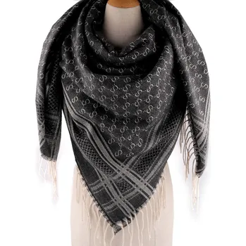 Velký teplý šátek / pléd s třásněmi 130x140 cm