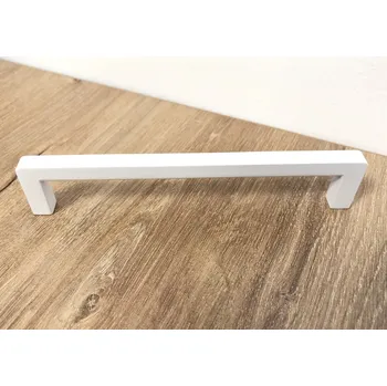 Nábytkové kování In-Design Nábytková úchytka Mily bílá matná Rozteč úchytky (mm): 96